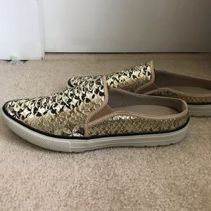 Donald Pliner snakeskin slip on size 8